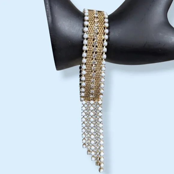 Vintage 3pc Rhinestone & White Plastic Parure - Picture 10 of 14